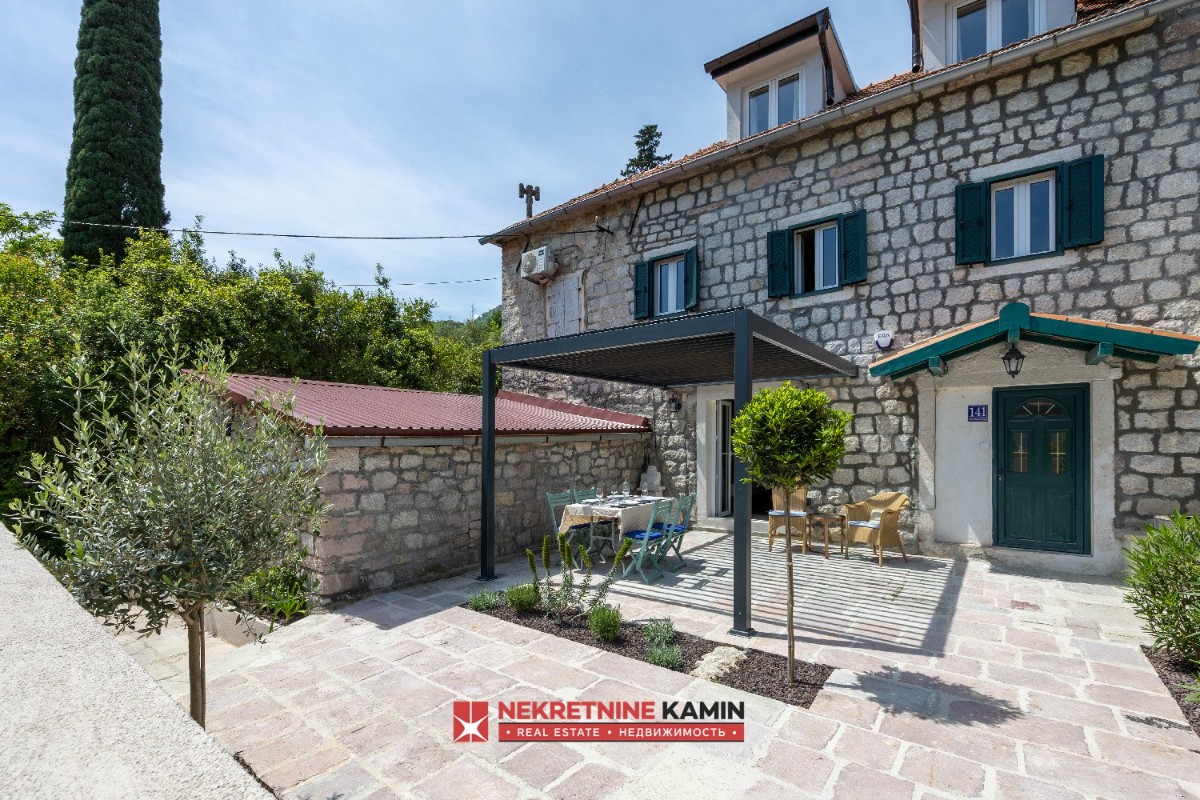 Renovirana kamena kuća 50m od mora, Herceg Novi, Kamenari